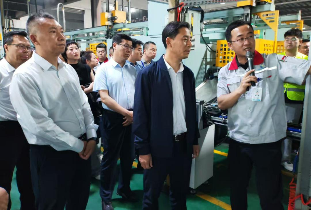 華翔模式引領(lǐng)傳統(tǒng)制造轉(zhuǎn)型新路徑 ——全省民營(yíng)企業(yè)學(xué)華翔活動(dòng)圓滿落幕